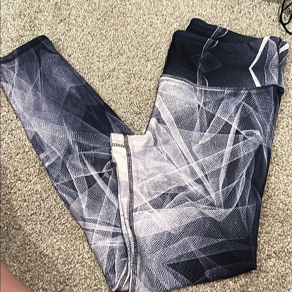 Noli Abstract Pattern Leggings